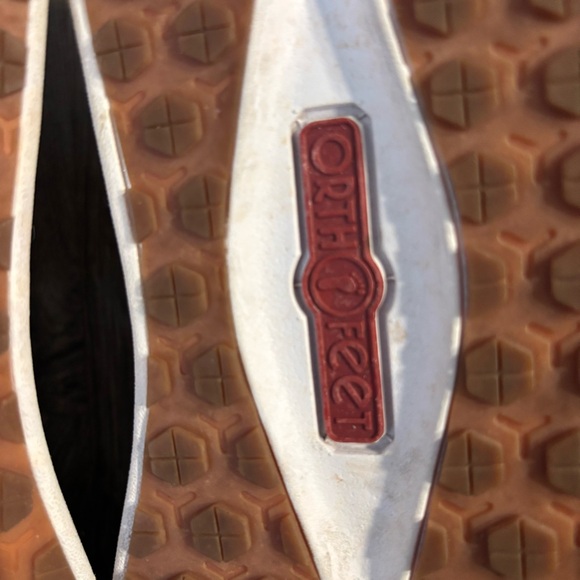 Sleek White Women's Sneakers - Picture 8 of 13